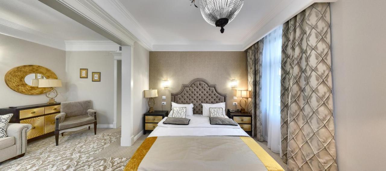 Hotel Versay Băile Herculane Exteriör bild